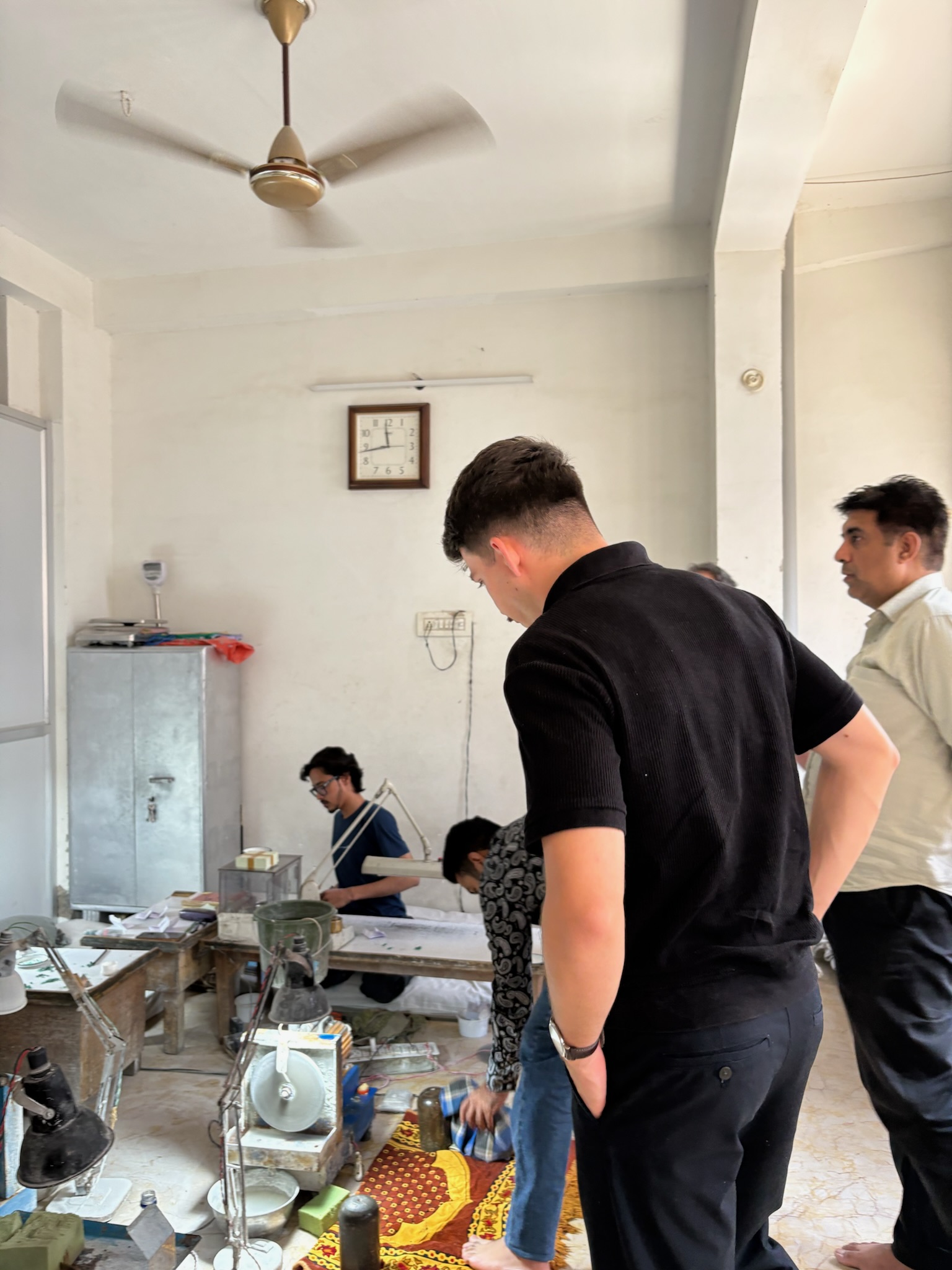 Sélection d'émeraudes au Pakistan